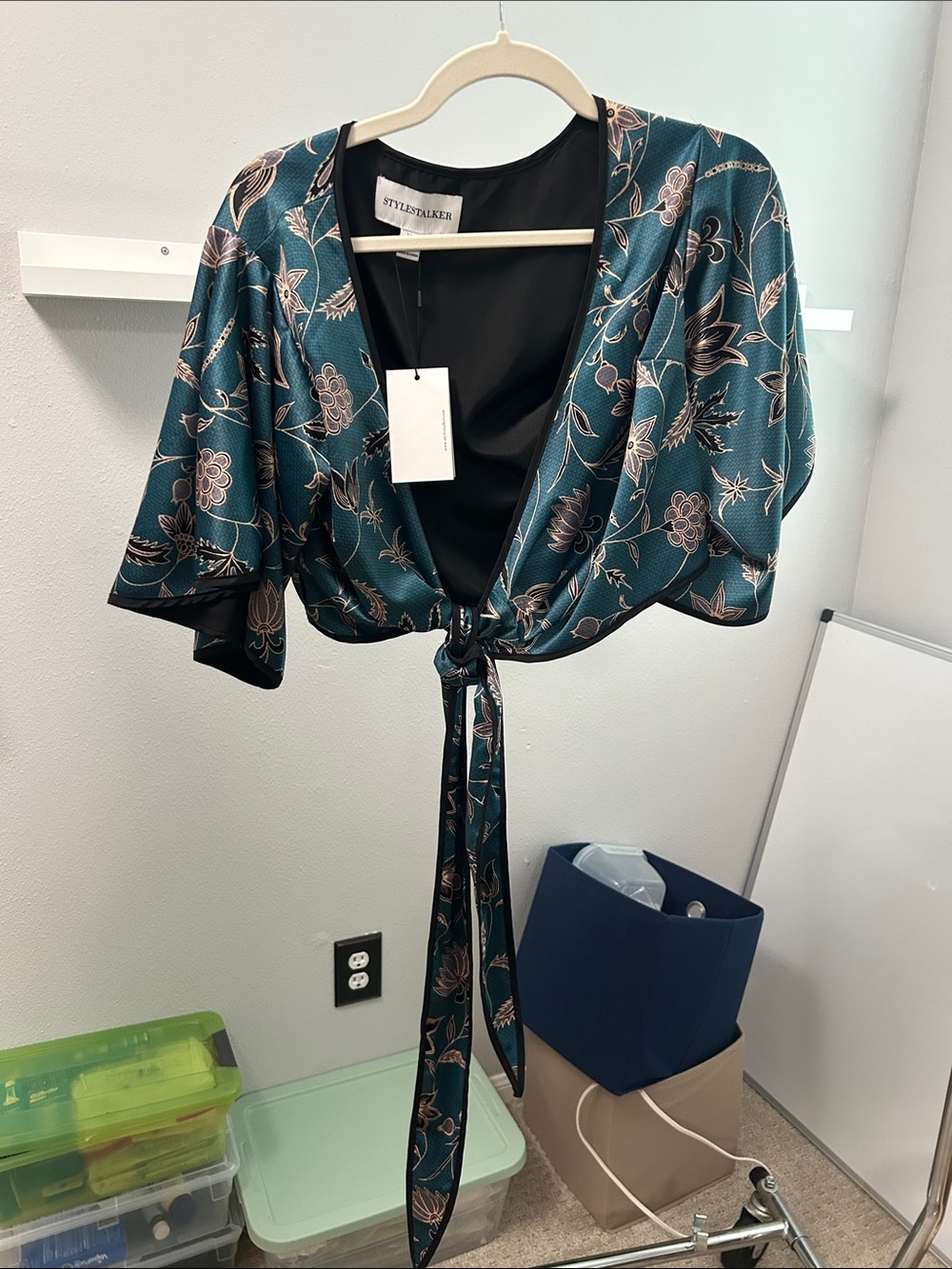 Stylestalker Teal Floral Tie-Front Crop Top